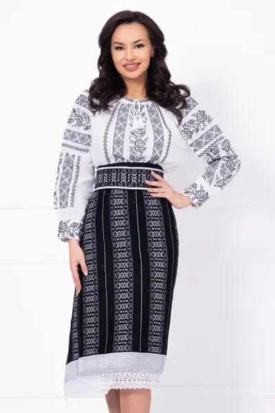 Set catrinta si brau traditional cu broderie argintie