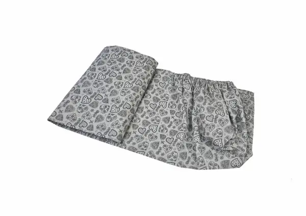 Set cearceafuri Gray Hearts patut bebelus 70x110 cm cu elastic din bumbac