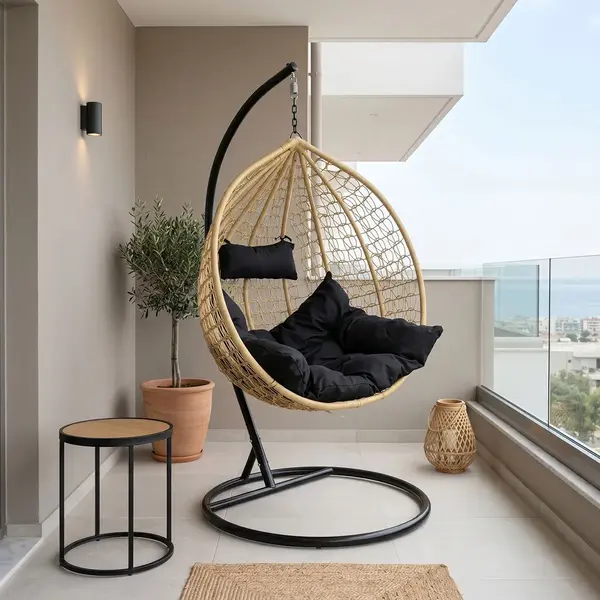 Set de balansoane Zafer Pakoworld, suspendat in culoarea naturala si metal negru, 106x103x200cm Zafer leagăn swing Pakoworld suspendat, în culoarea naturală și cu suport din metal negru, 106x103x200 cm.