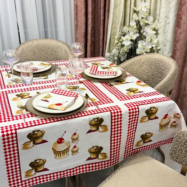 Set Fata de Masa din Bumbac Imprimat cu 6 Servetele – Eleganta si Calitate pentru Mese Perfecte, Alb, Briose