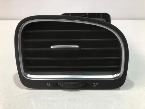 Set grile ventilatie stanga si dreapta fata 5k0819710c Volkswagen Golf 6 (2008-2013)