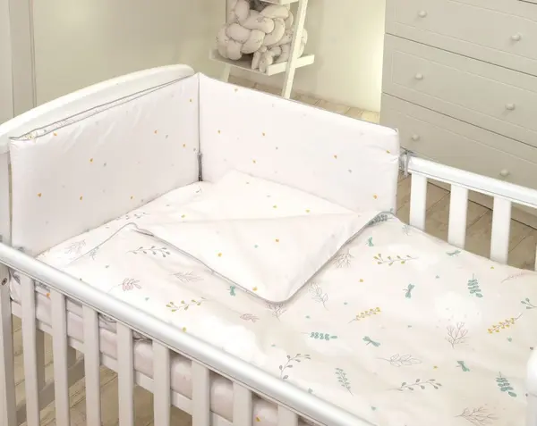 Set lenjerie din bumbac cu protectie laterala fata dubla pentru pat bebelusi 120 x 60 cm Airy Beige