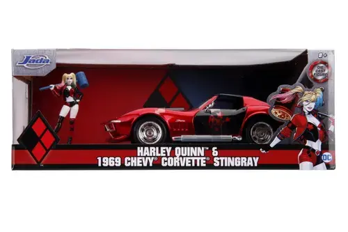 Set masinuta cu figurina Harley Quinn & 1969 Chevy Corvette Stingray (Multicolor)