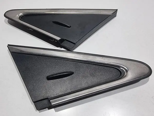 Set ornamente / trimuri usa stanga si dreapta fata 60118-05021 Toyota Avensis facelift (2012-2015) [T27]