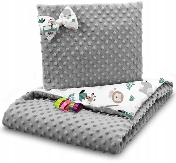 Set paturica 75x100 cm si perna 35x30 cm pentru copii, BabyMam minky grey safari, versatila cu doua fete