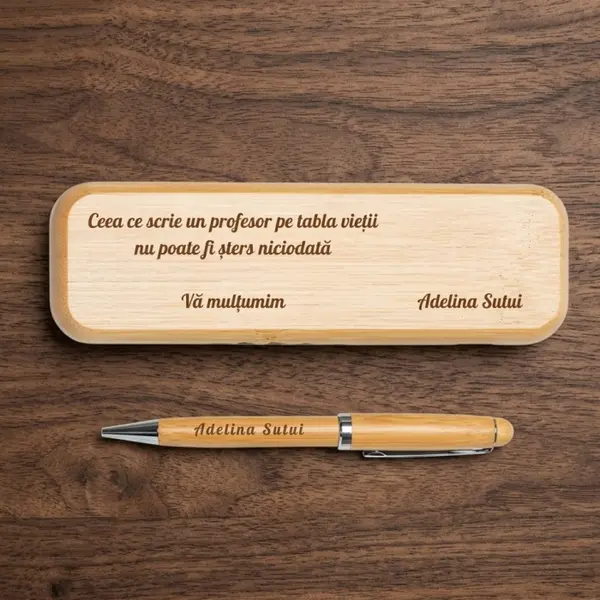 Set pix in cutie din lemn personalizata - Ceea ce scrie un profesor pe tabla vietii nu poate fi sters niciodata
