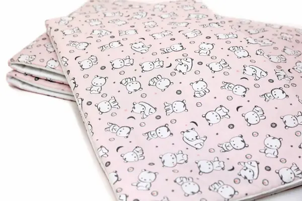 Set protectii patut din bumbac 60x120 cm Baby Bear roz KidsDecor