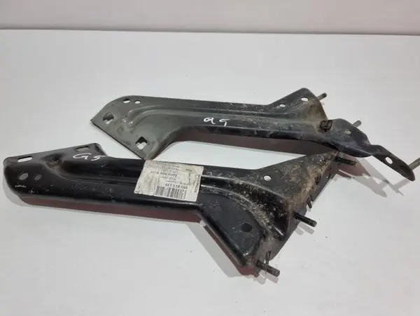 Set suporti aripa fata (st si dr) 8R0821136 Audi Q5 (2008-2012) [8R]