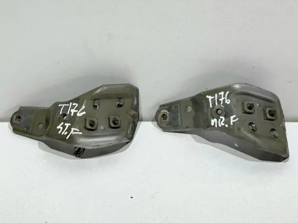 Set suporti aripa fata (st si dr) Toyota Avensis (2009-2012) [T27]