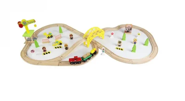 Set Trenulet cu sine, figurine si accesorii din lemn, Multicolor