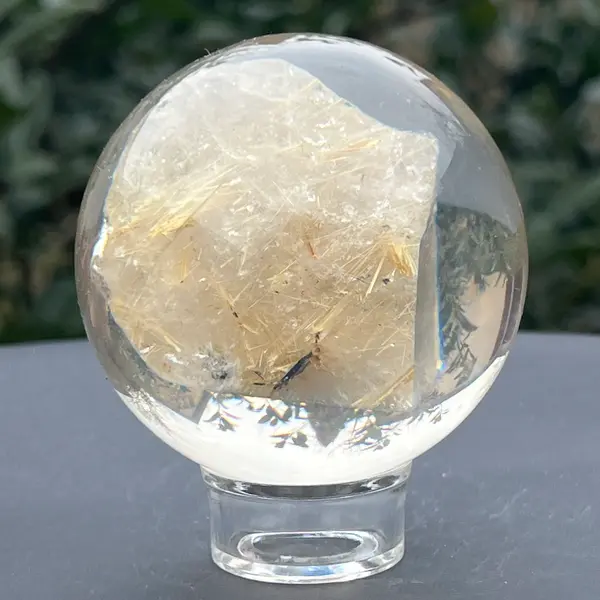 Sfera cuart rutilat in rasina model 3
