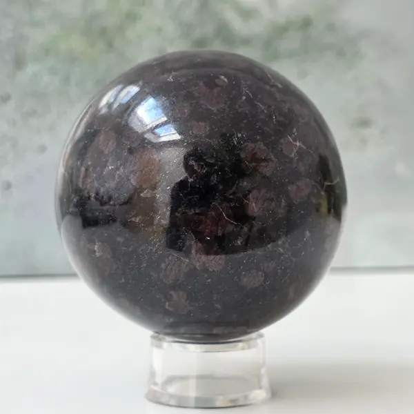 Sfera turmalina neagra cu granat | Model 7