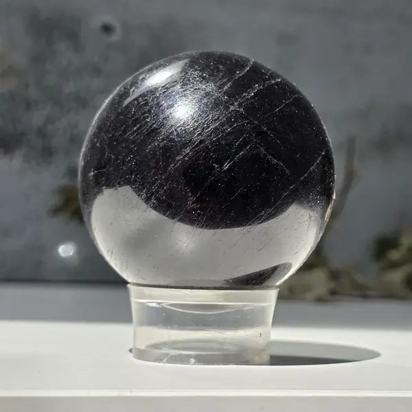 Sfera turmalina neagra din Madagascar model 3