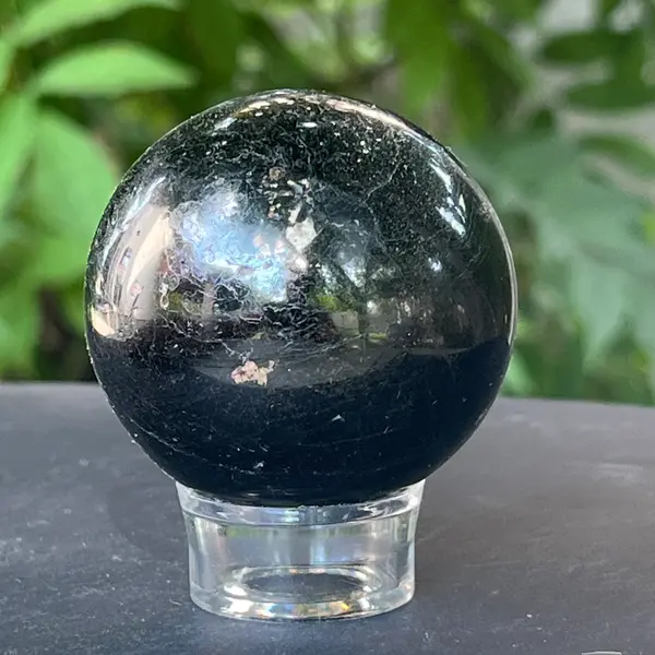 Sfera turmalina neagra din Madagascar model 3