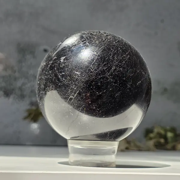 Sfera turmalina neagra din Madagascar model 6