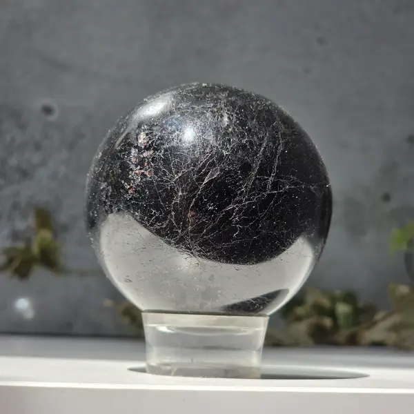 Sfera turmalina neagra din Madagascar model 7