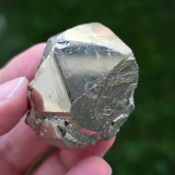 Specimen pirita Peru cluster model 6