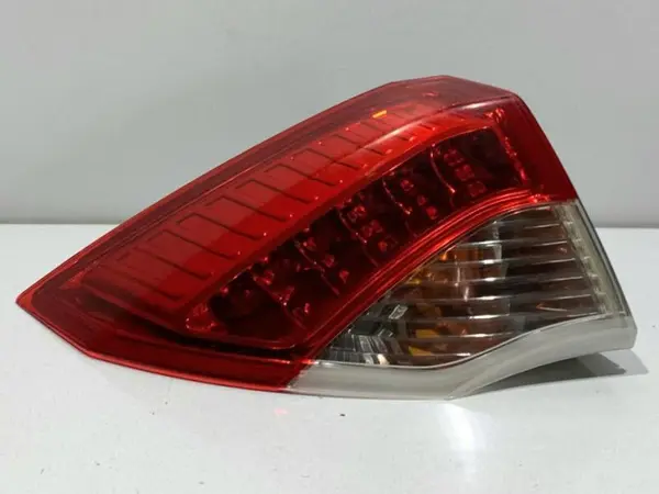 Stop stanga aripa (defect sticla) 265550001R Renault Laguna 3 (2007-2010)