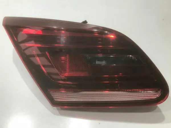 Stop stanga haion 3C8945307Q Volkswagen Passat CC facelift (2012-2016)