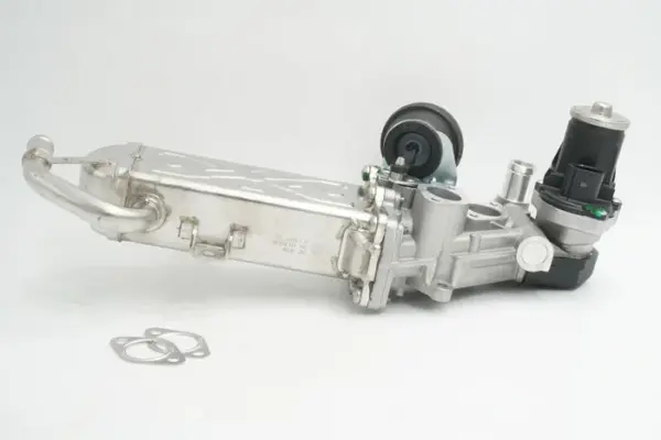 Supapa EGR (modul cu radiator) potrivit AUDI A3, Q3, TT; SEAT ALHAMBRA, ALTEA, ALTEA XL, IBIZA IV, LEON; SKODA OCTAVIA II, SUPERB II, YETI; VW BEETLE, CADDY III, CADDY III MINIVAN 1.6D 2.0D 05.03-12.2