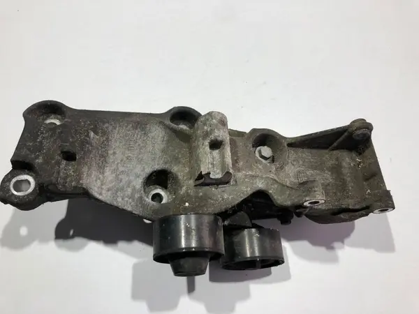 Suport alternator 117109477r Opel Vivaro (2012->) 2.3 dci