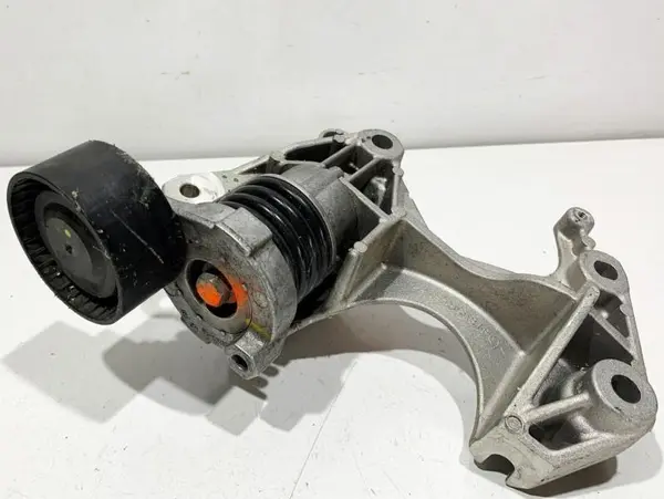 Suport alternator / accesorii 117101869R Dacia Logan 2 (2012-2017) 0.9 tce
