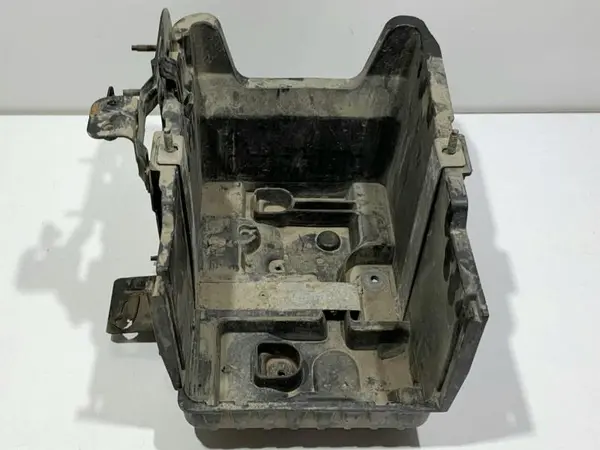 Suport / carcasa baterie C1BT-10723-AB Ford Fiesta 7 facelift (2013-2017) [MK7]