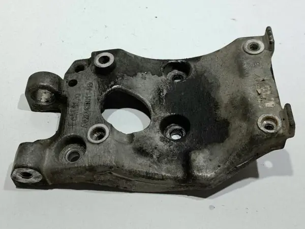 Suport compresor AV2Q-8D611-AB Ford Focus 3 (2011-2015) 1.6 tdci T1DB 115 cp