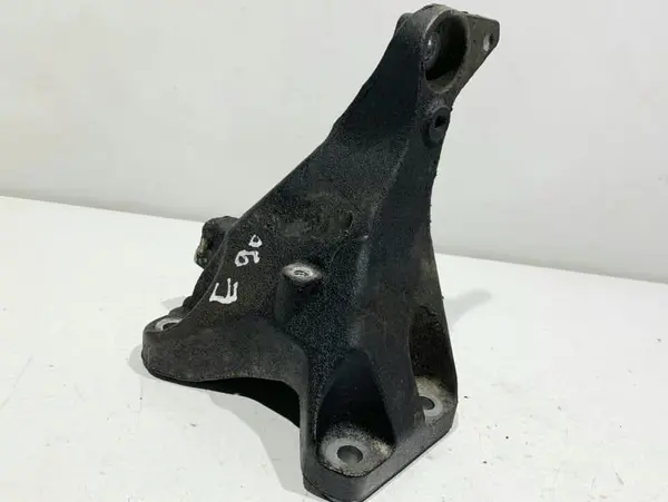 Suport motor dreapta 6781916 BMW Seria 1 (2004-2011) [E81, E87] 2.0d n47d20a , N47D20C 143 cp