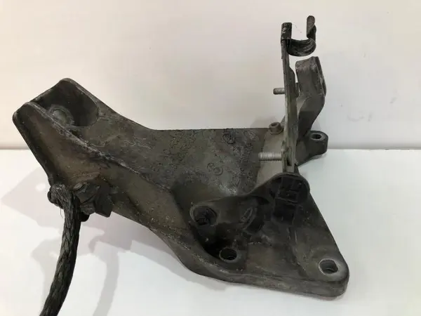 Suport motor stanga 6760309 BMW Seria 3 (2005-2012) [E90] 2.0d m47 163 cp