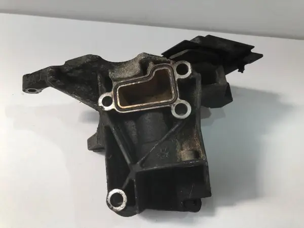 Suport pompa servo / capac distributie 059103926M Audi A6 (2004-2011) [4F2, C6] 3.0 tdi