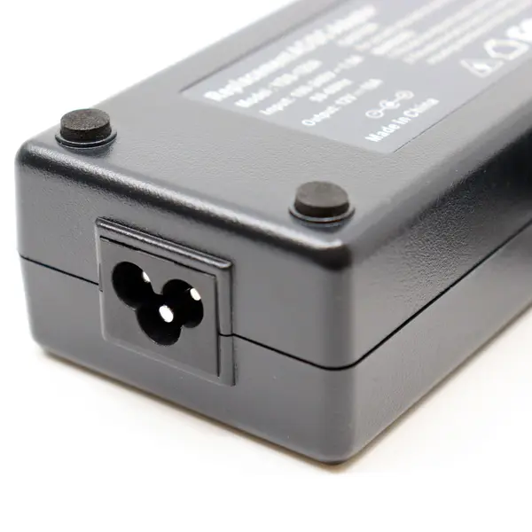 Sursa alimentare YDS 12V 8A cu fir carcasa plastic 96W mufa 5.5*2.5 mm
