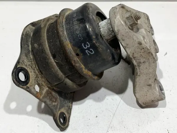 Tampon cu suport motor dreapta 6Q0199185AA Volkswagen Polo 5 (2009-2017)[6R] 1.6 tdi CAYA