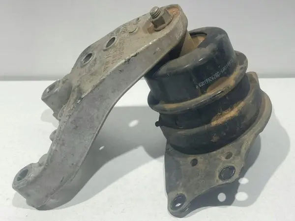 Tampon cu suport motor dreapta 6Q0199185AB Volkswagen Polo 5 facelift (2014-2017) 1.2 tdi CFWA