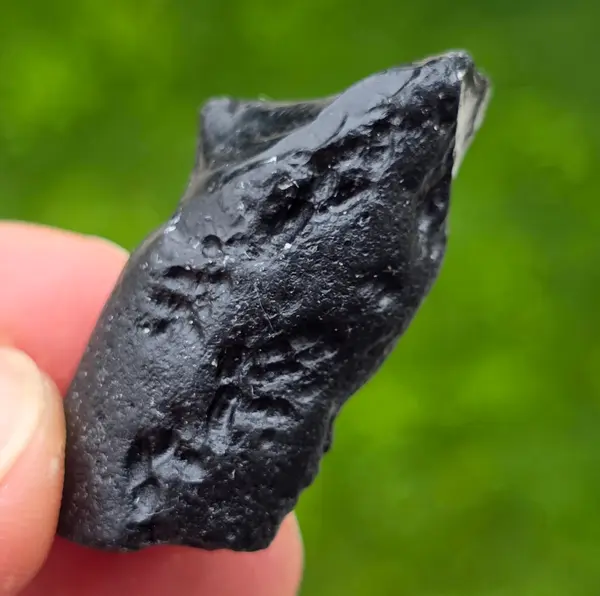 Tectita neagra, meteorit piatra bruta, tektit m1