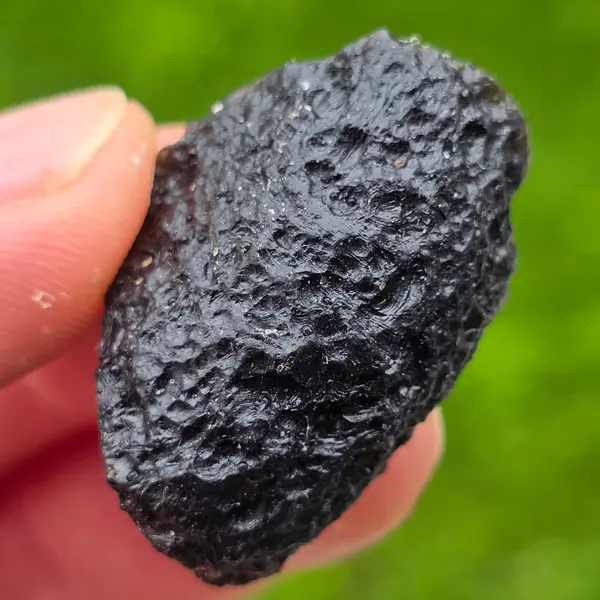 Tectita neagra, meteorit piatra bruta, tektit m7
