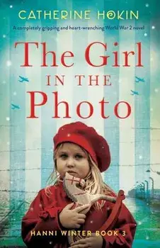 The Girl in the Photo: A completely gripping and heart-wrenching World War 2 novel, Paperback/Catherine Hokin