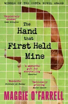 The Hand That First Held Mine. The Award-Winning Sunday Times Bestseller from the Author of Hamnet, Paperback/Maggie O'Farrell