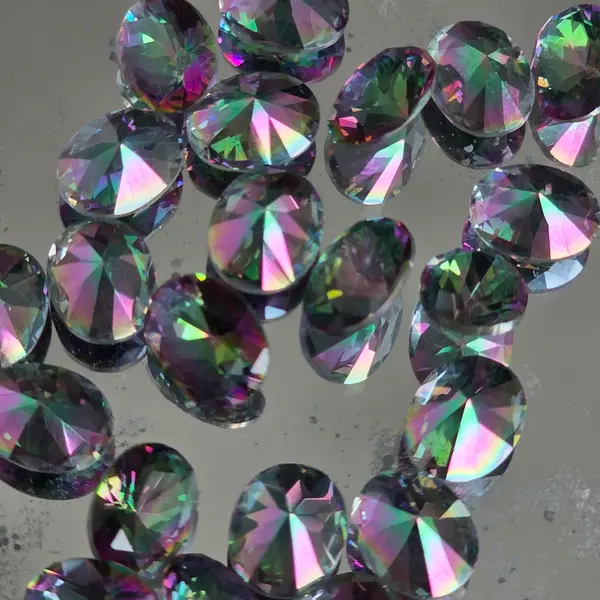 Topaz mistic fatetat oval – Pietre pentru Bijuterii