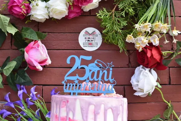 Topper Tort Personalizat Aniversare Cuplu TC103 Lemn natur, 13x13cm