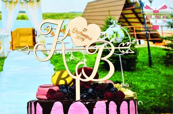 Topper Tort Personalizat Initiale TC146 Lemn natur, 20x20cm