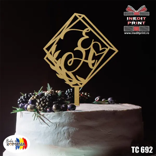 Topper Tort Personalizat Initiale TC692 Lemn natur, 13x13cm