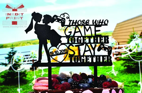Topper Tort Personalizat Those who game together stay together TC151 Lemn natur, 13x13cm