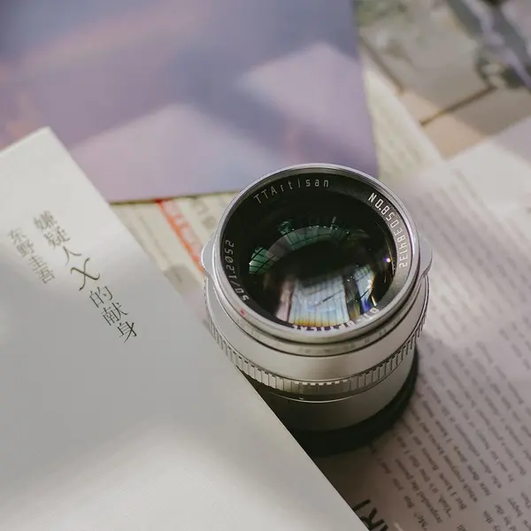 TTArtisan 50mm F1.2 Obiectiv APS-C Montura Sony E, Argintiu, Focalizare Manuala, Filtru 52mm, 336g