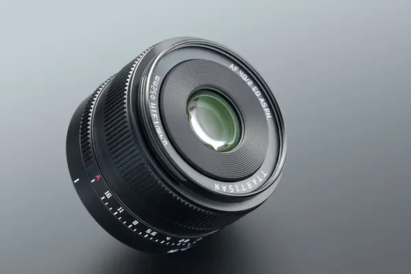 TTArtisan AF 40mm F2 Obiectiv Autofocus L-Mount, Full-Frame, Unghi 57°, 9 Elemente in 6 Grupuri, Filtru 52mm