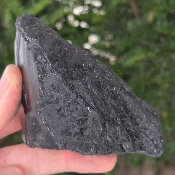 Turmalina neagra piatra bruta L8
