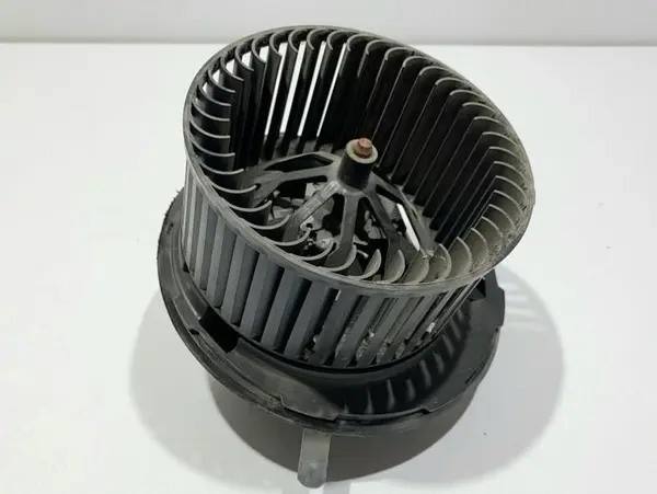 Ventilator habitaclu 1K1820015J Volkswagen Golf 5 (2004-2009)