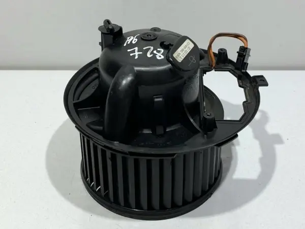Ventilator habitaclu 3C1820015G Volkswagen Passat B6 3C (2005-2010)