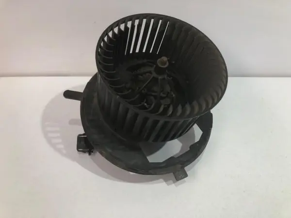 Ventilator habitaclu 3c1820015q Skoda Octavia 2 facelift (2008-2013)