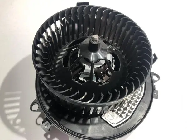 Ventilator habitaclu volan dreapta 3q2819021a Volkswagen Passat B8 (2014-2019)